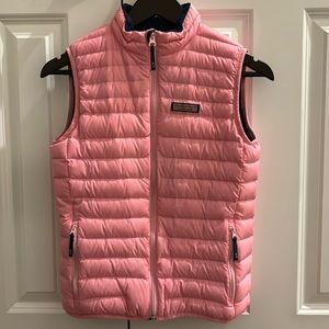 Vineyard Vines girls puffer vest with fleece lining. Size L.